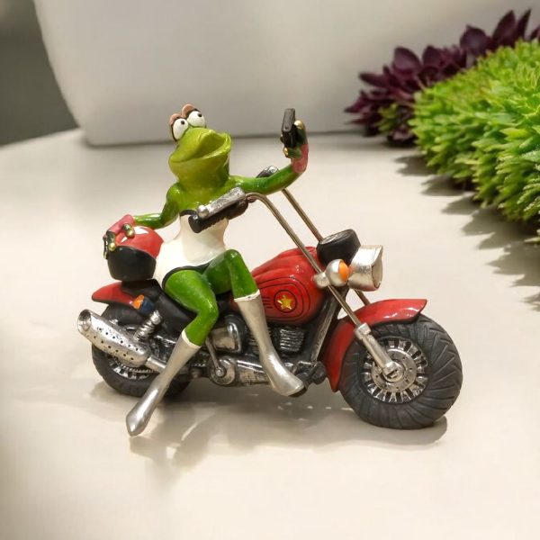 Female Frog with Selfi Code-1413