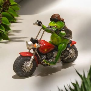 Frog on Avenger Bike-1415