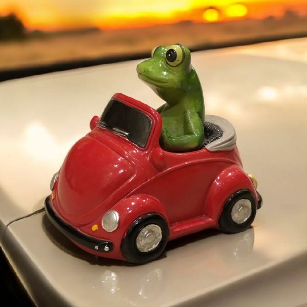 Frog on Red Car-1416